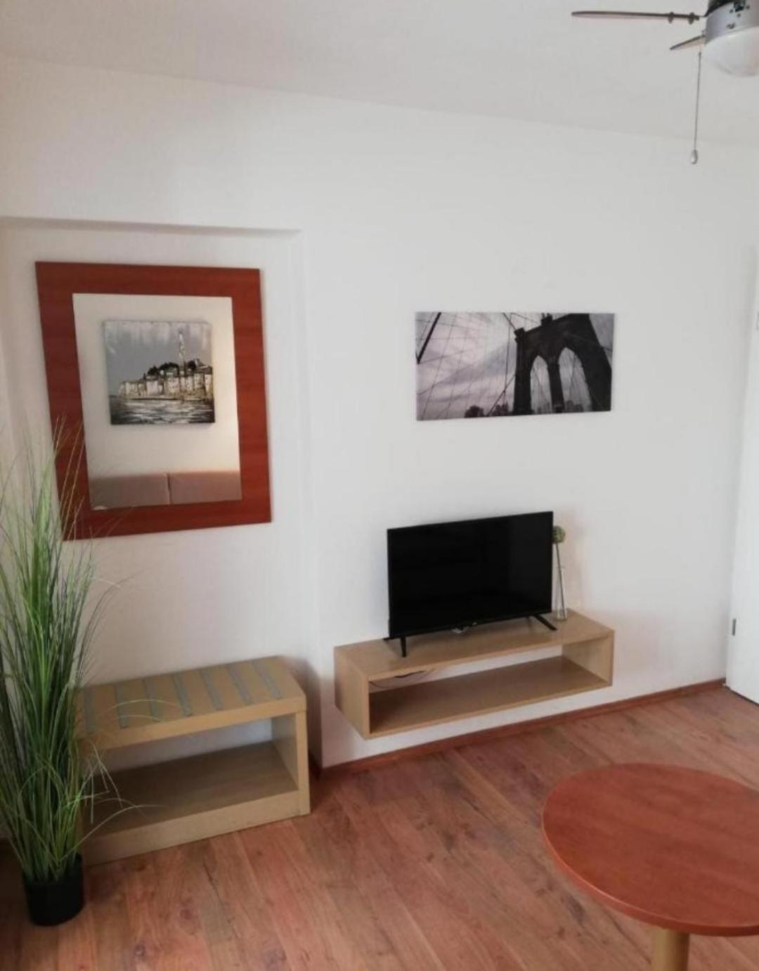 3 * Makarska