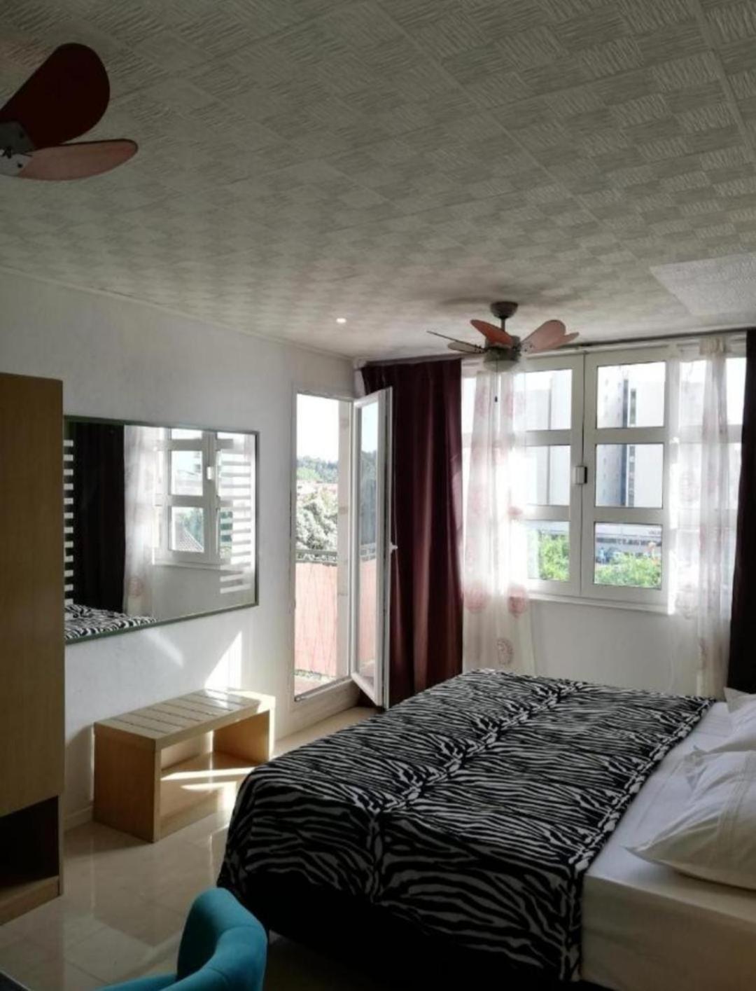 3 * Makarska