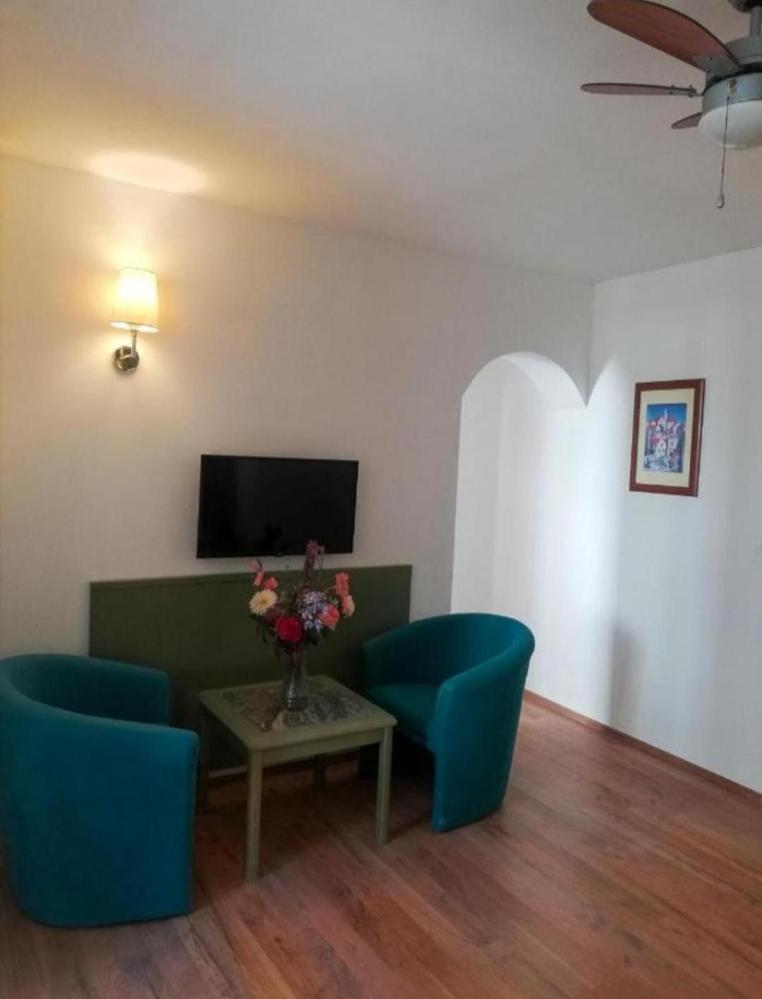 Apartment 3 *