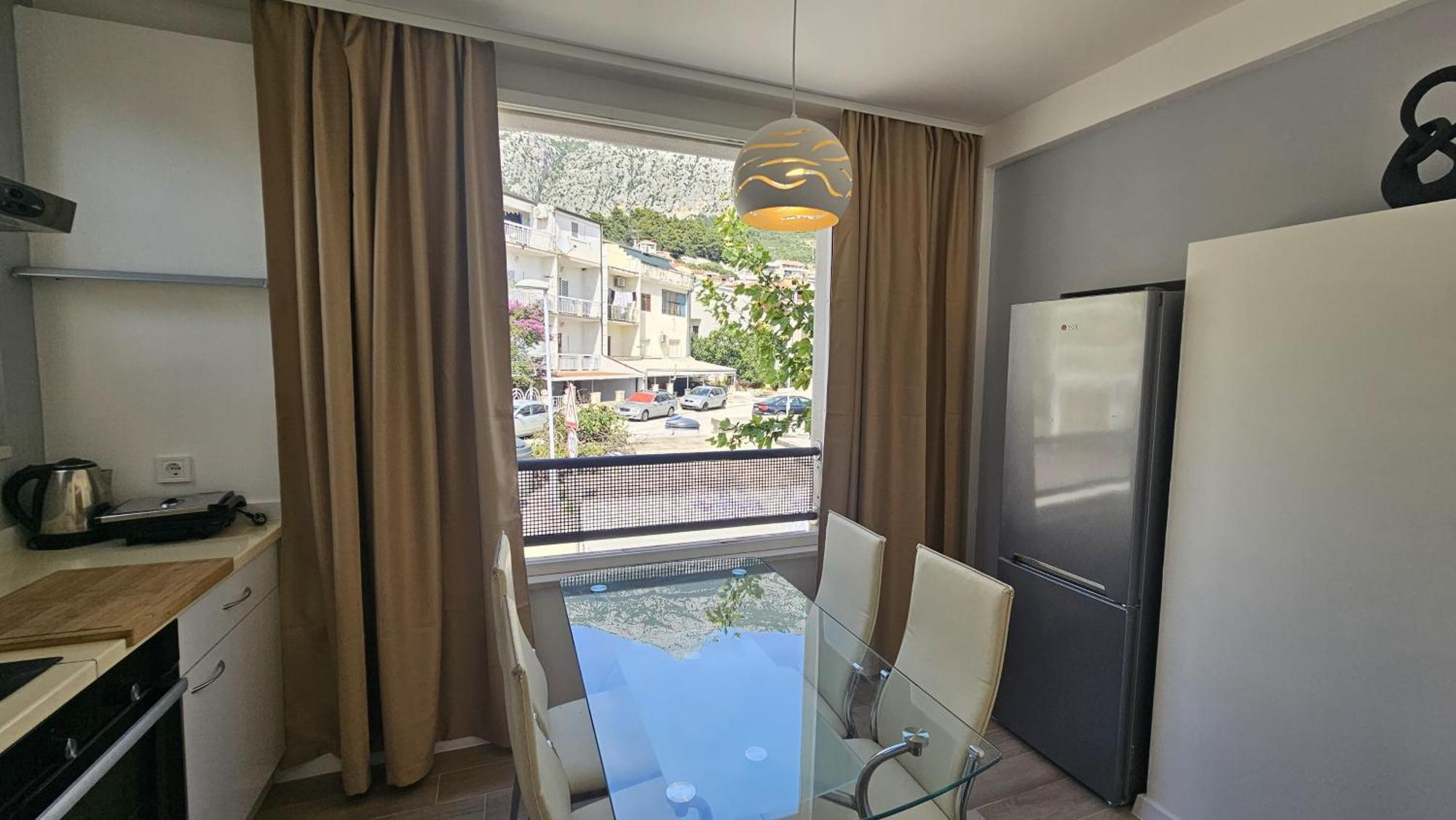3 * Makarska