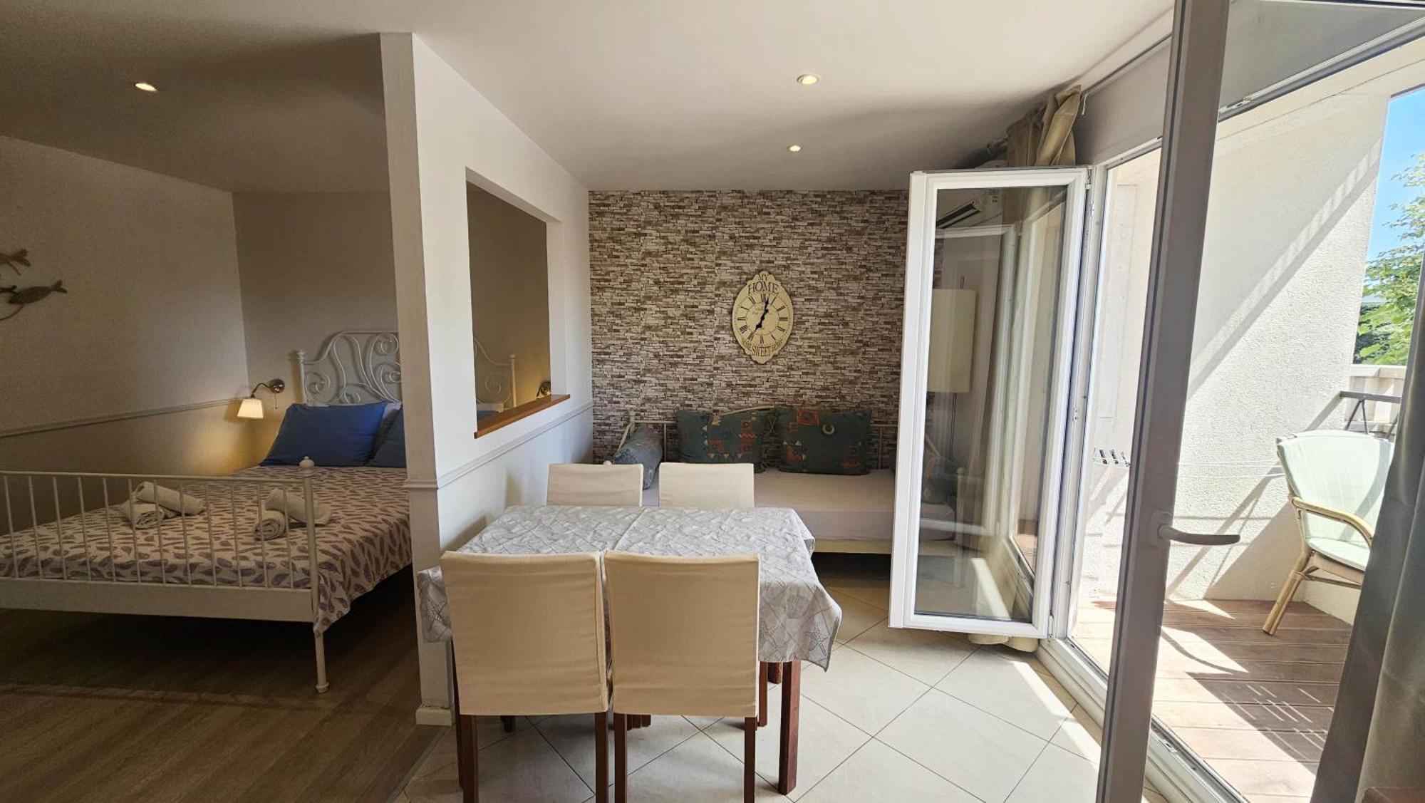 3 * Makarska