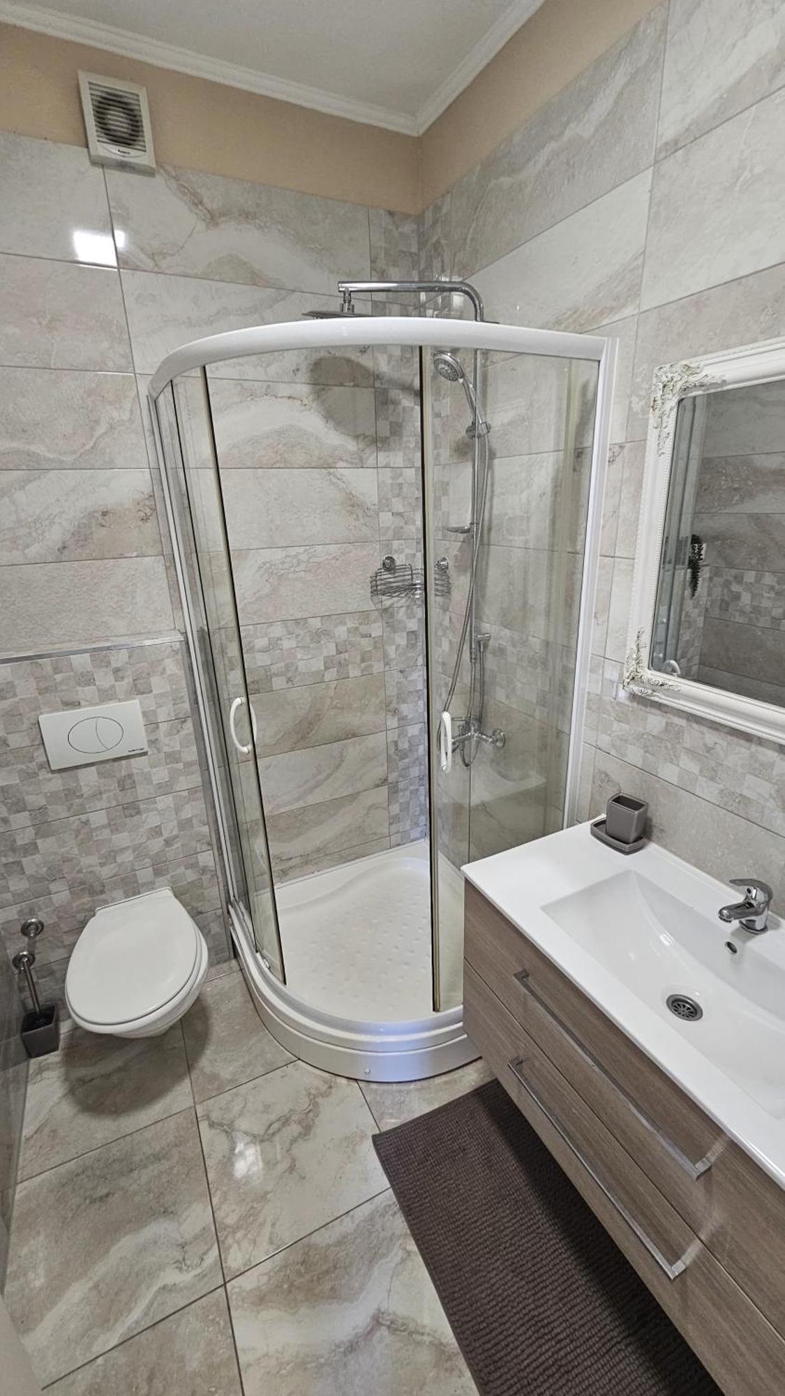 3 * Makarska