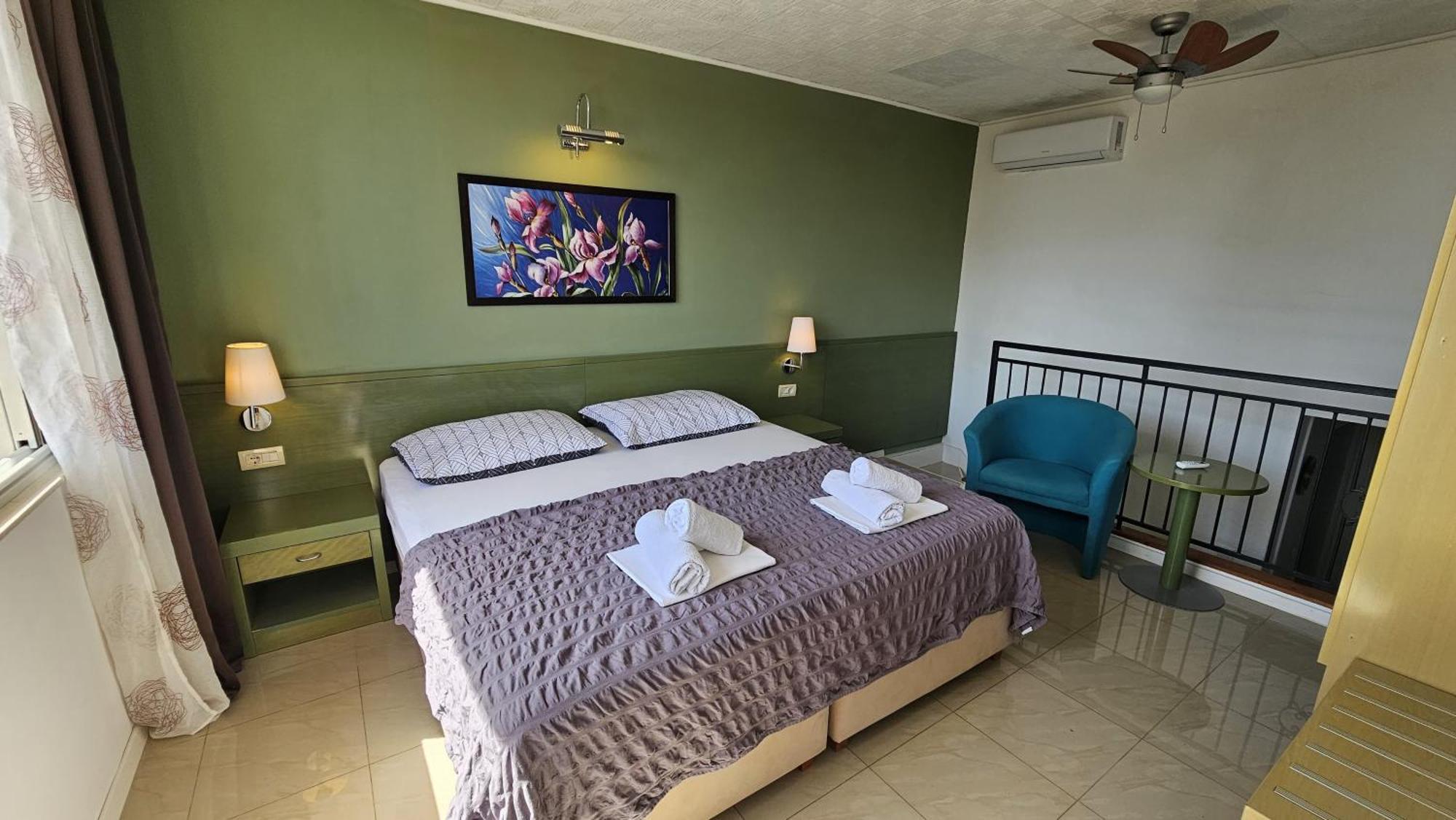 3 * Makarska